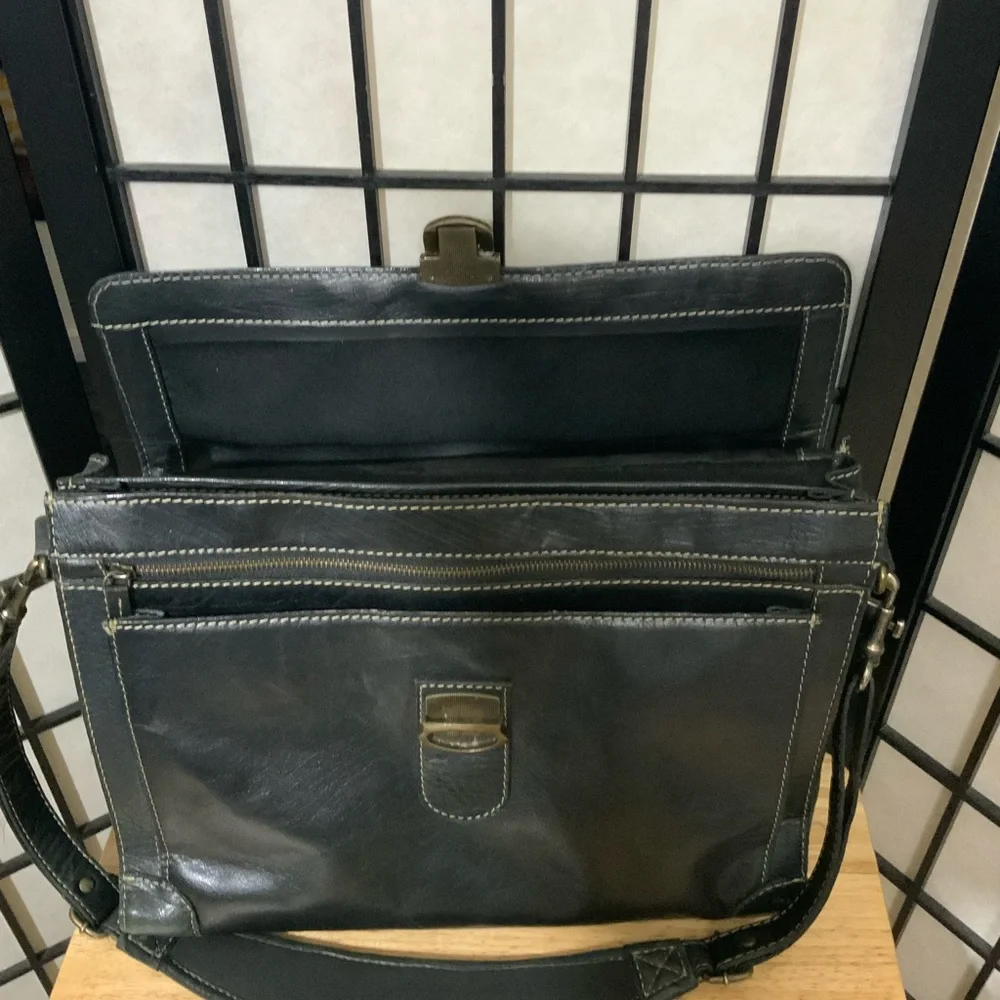Vintage WILSON Genuine Leather Men’s Briefcase In Black.